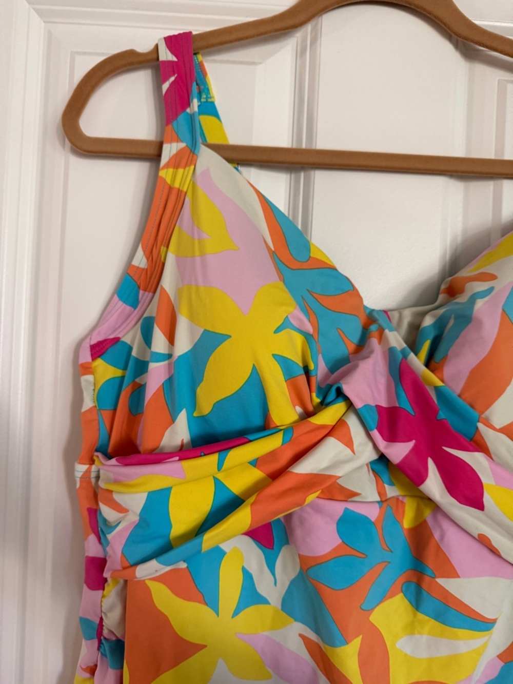 Lands' End Floral Twist-Front Tankini Top in Multicolor Underwire 18W - Picture 2 of 6